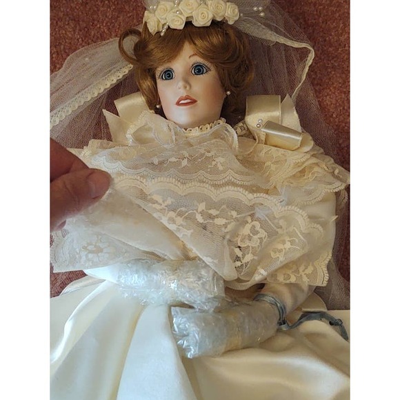 Vintage Porcelain Bride, A Portrait of Innocence Doll, Hamilton Collection - Picture 6 of 9